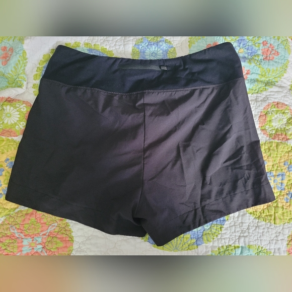 Born primitive maternity short - Picture 4 of 4